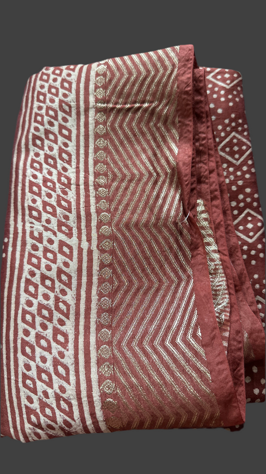 A: Terracotta Dots Maheshwari Silk Saree