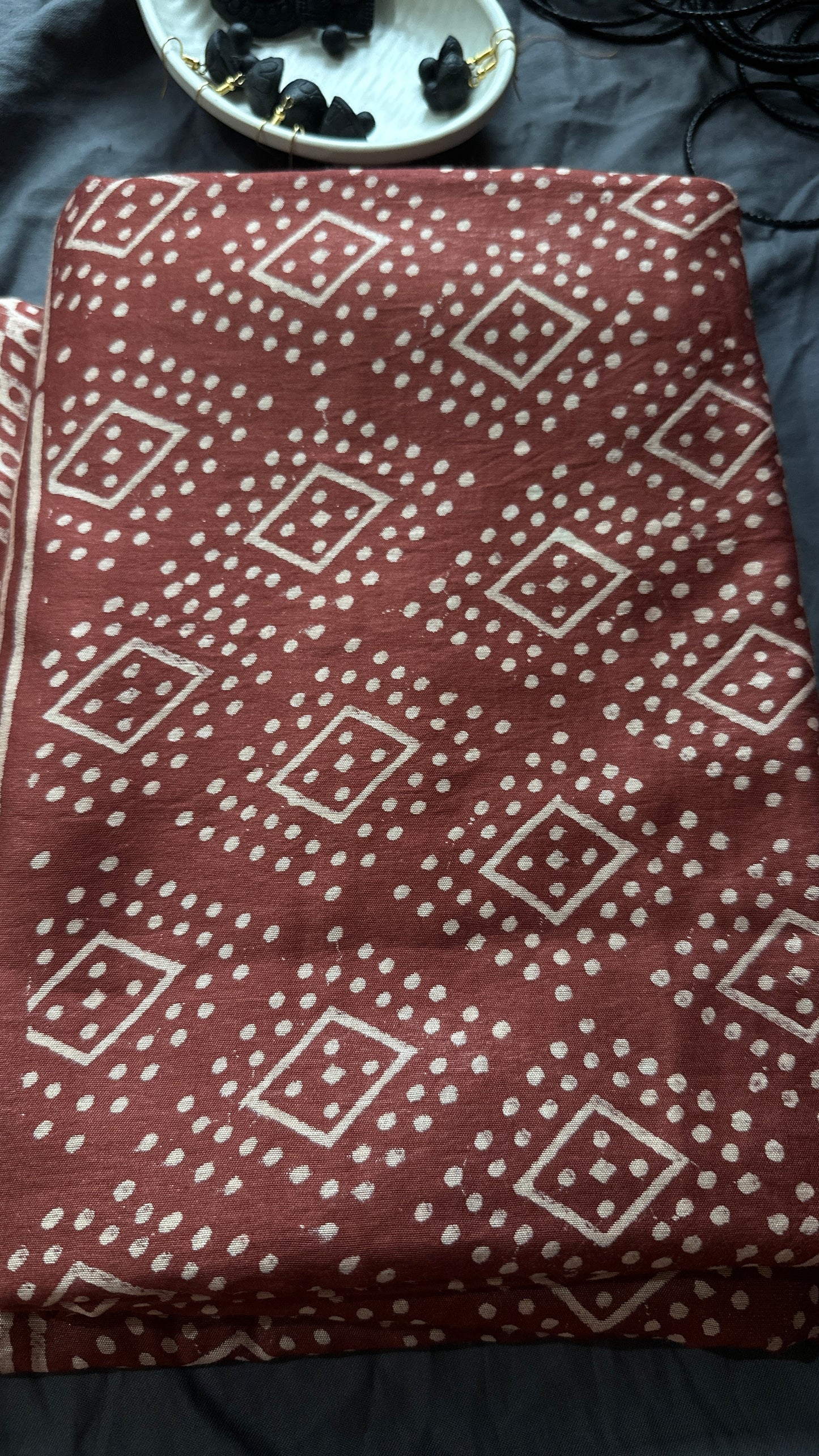 A: Terracotta Dots Maheshwari Silk Saree