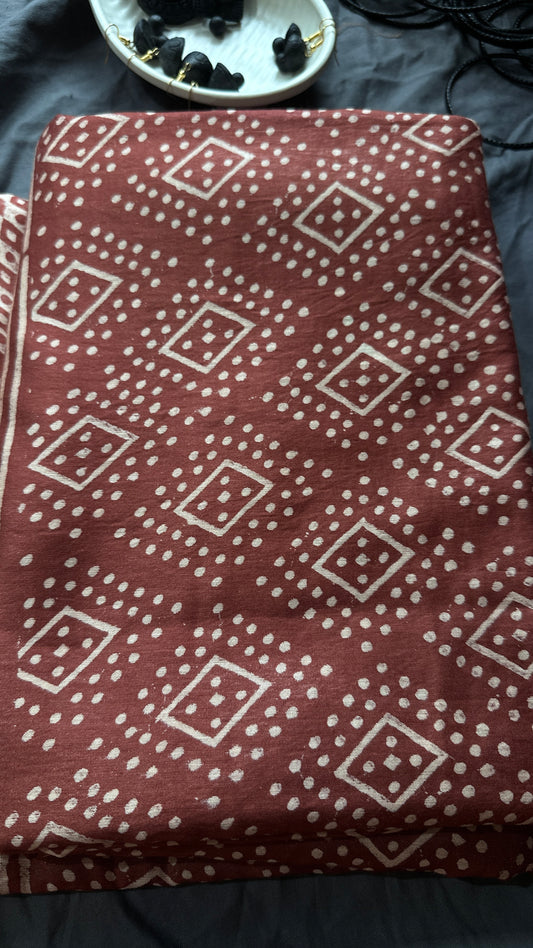 A: Terracotta Dots Maheshwari Silk Saree